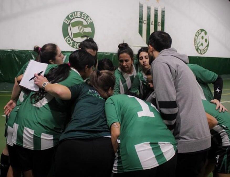 El Futsal femenino ganó en casa