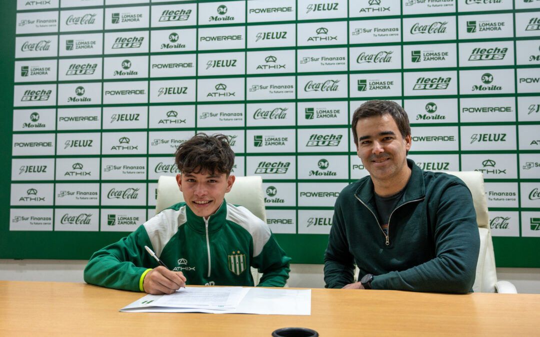 Lisandro Piñero firmó su primer contrato con Banfield