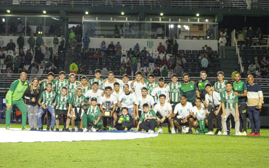 Festejos de los campeones de 4ta futsal y categoría 2010 de la escuela de fútbol en el Lencho