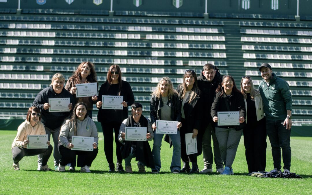 Homenaje a nuestras pioneras del fútbol femenino