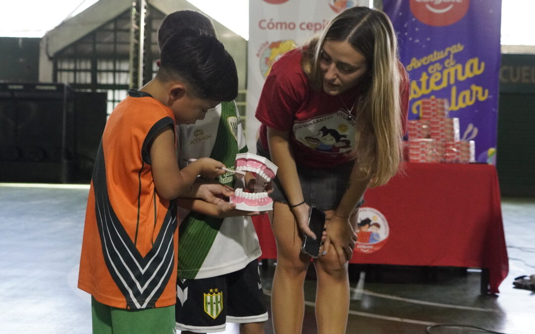 Clase de higiene bucal para los más chicos