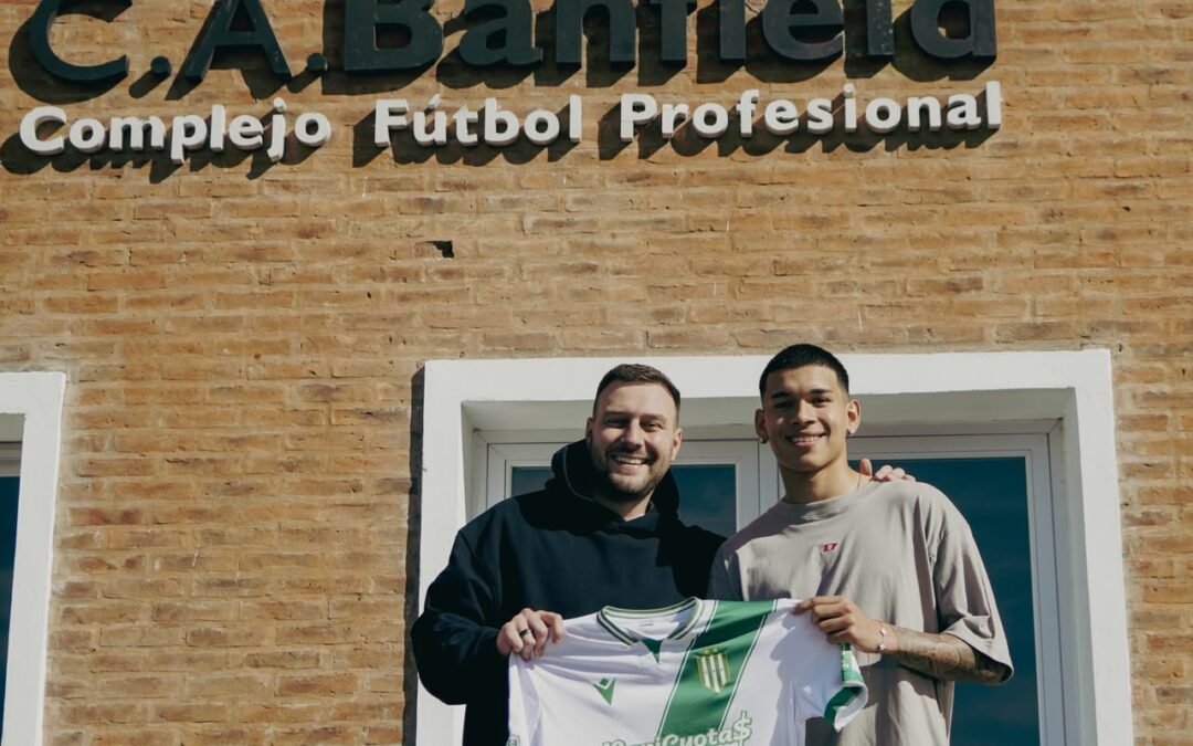 Jeremías Acosta firmó su primer contrato